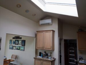 The Mini Split indoor wall-mounted air conditioner unit is installed in the kitchen.
